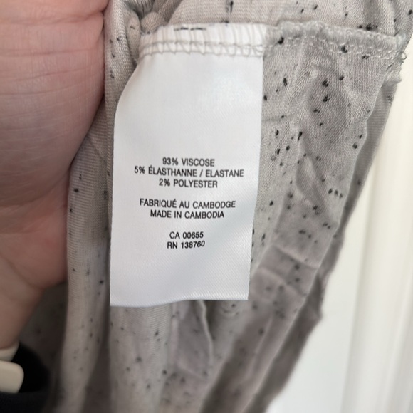 R Essentials T Shirt - Picture 2 of 2